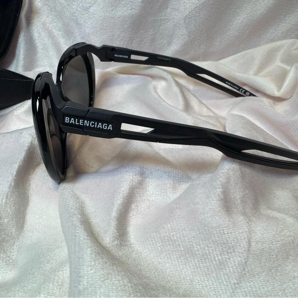 Balenciaga Authentic Oversized Black Shield Sunglasses BB-0024-S 004 NWT - Picture 2 of 14